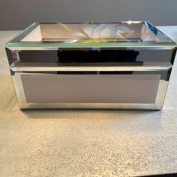 Tahari NWT Jewelry Box - Picture 1 of 3